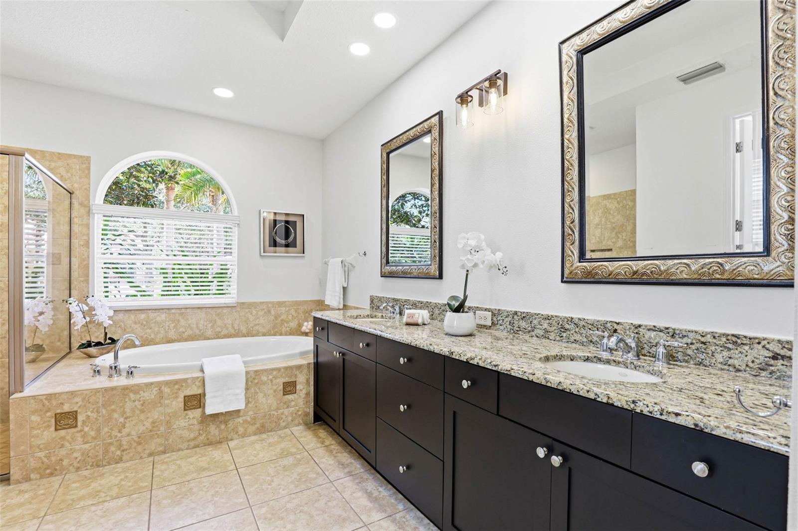 Primary En-Suite Dual Sink