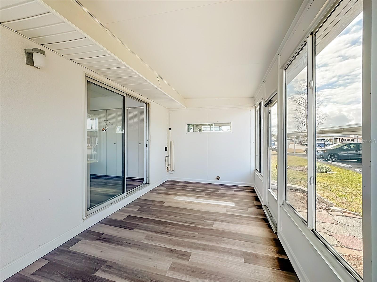 Florida Room 8.8 x18     W/D HookupW