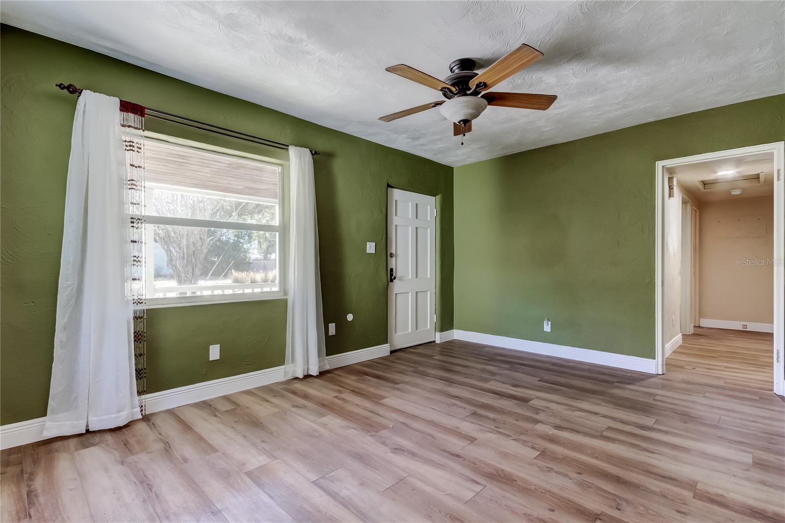 Laminate Flooring in most Rooms