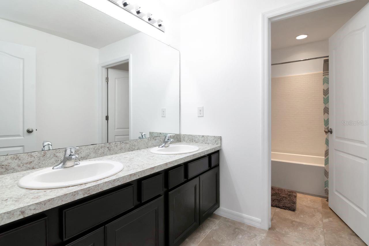 Guest Bath(2nd Floor)