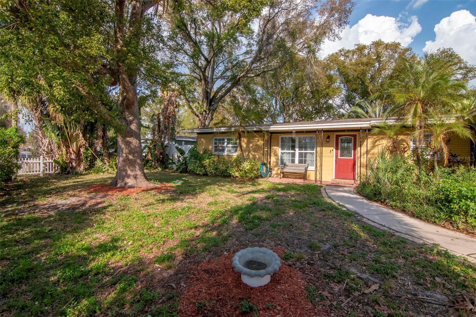 Walkway to Front Door Entry from Driveway