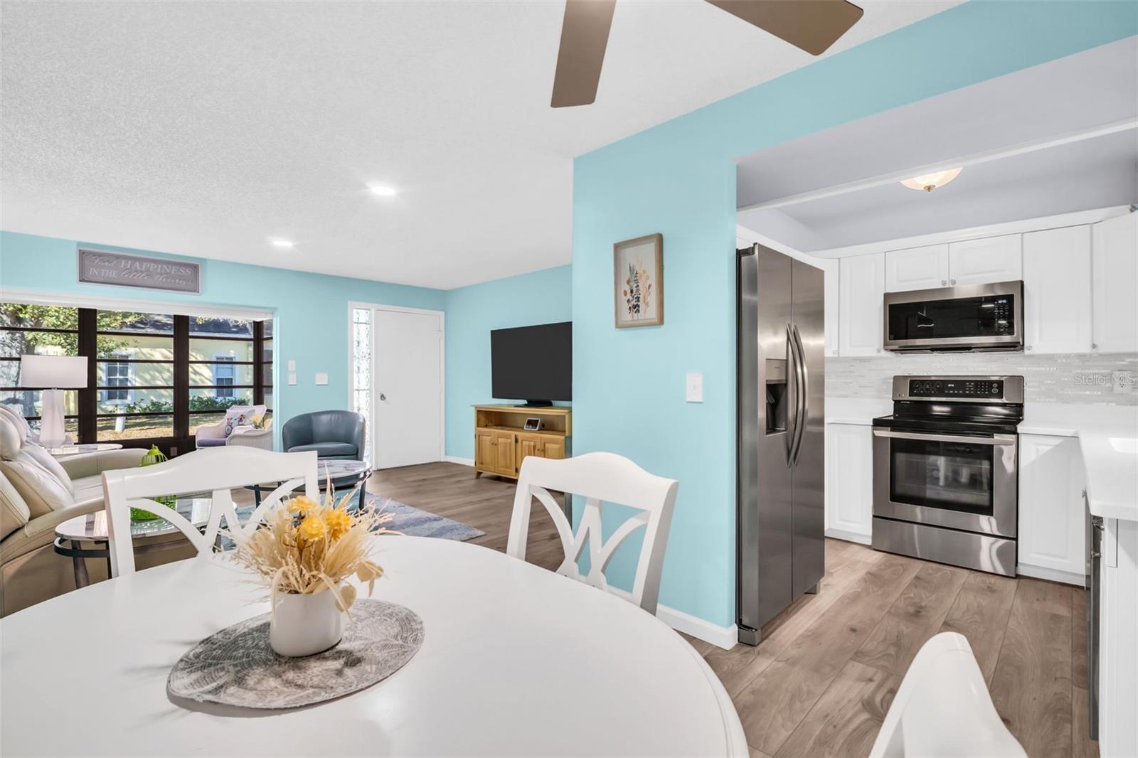 Dining room nicely tucked between the kitchen & main living~