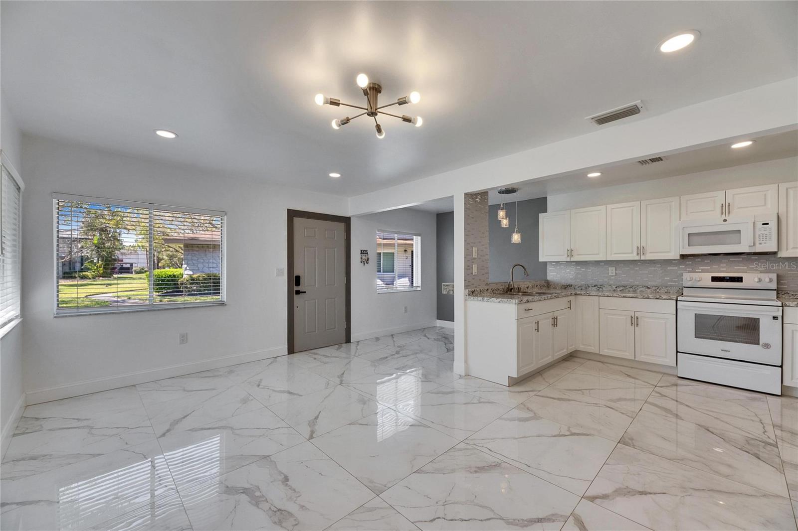 Gorgeous Kitchen/dining