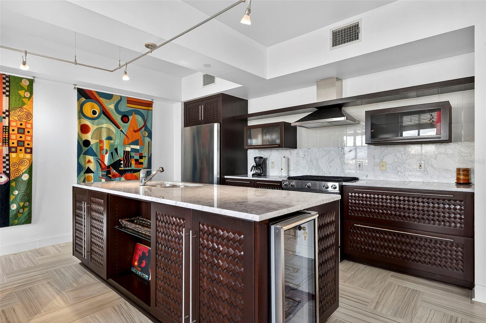Kitchen with Built In Wine Cooler – Snell Arcade Luxury Condo St Pete