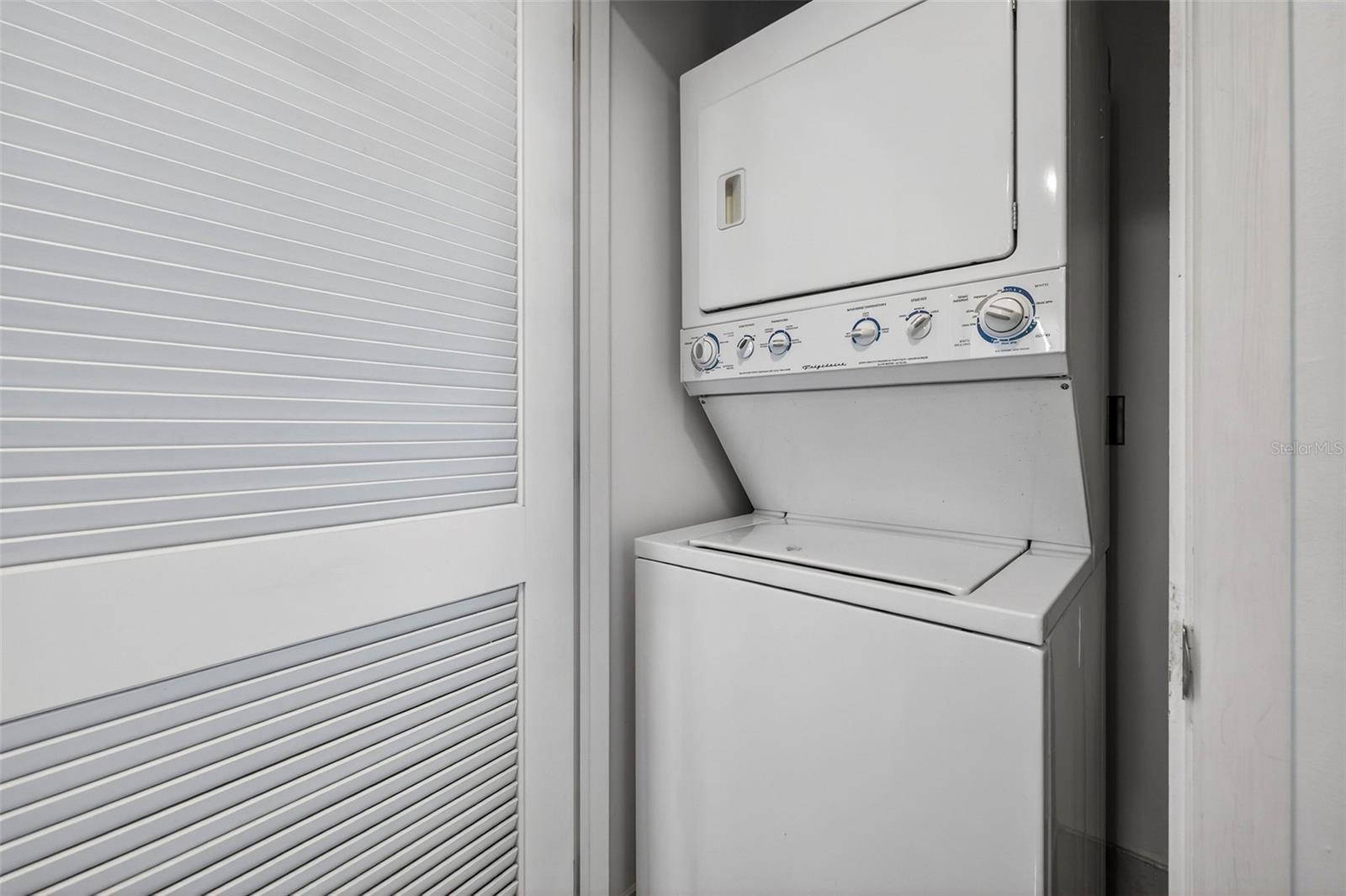 In Unit Washer and Dryer – Snell Arcade Condo Downtown St Pete