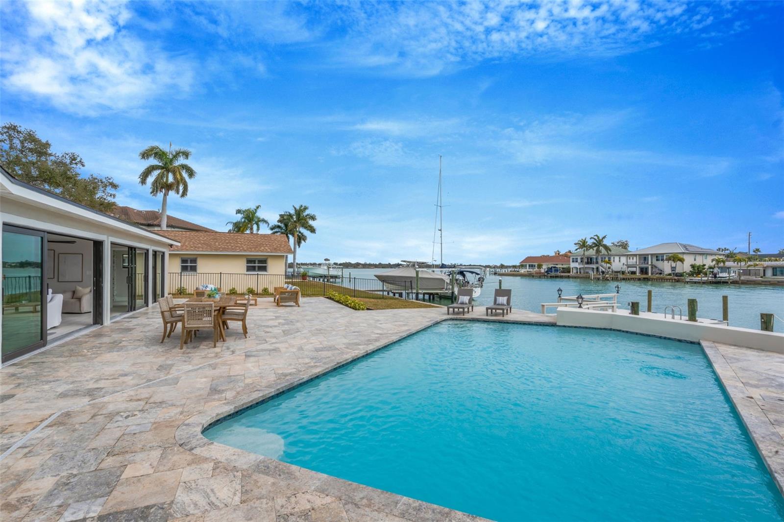 Fantastic large pool.