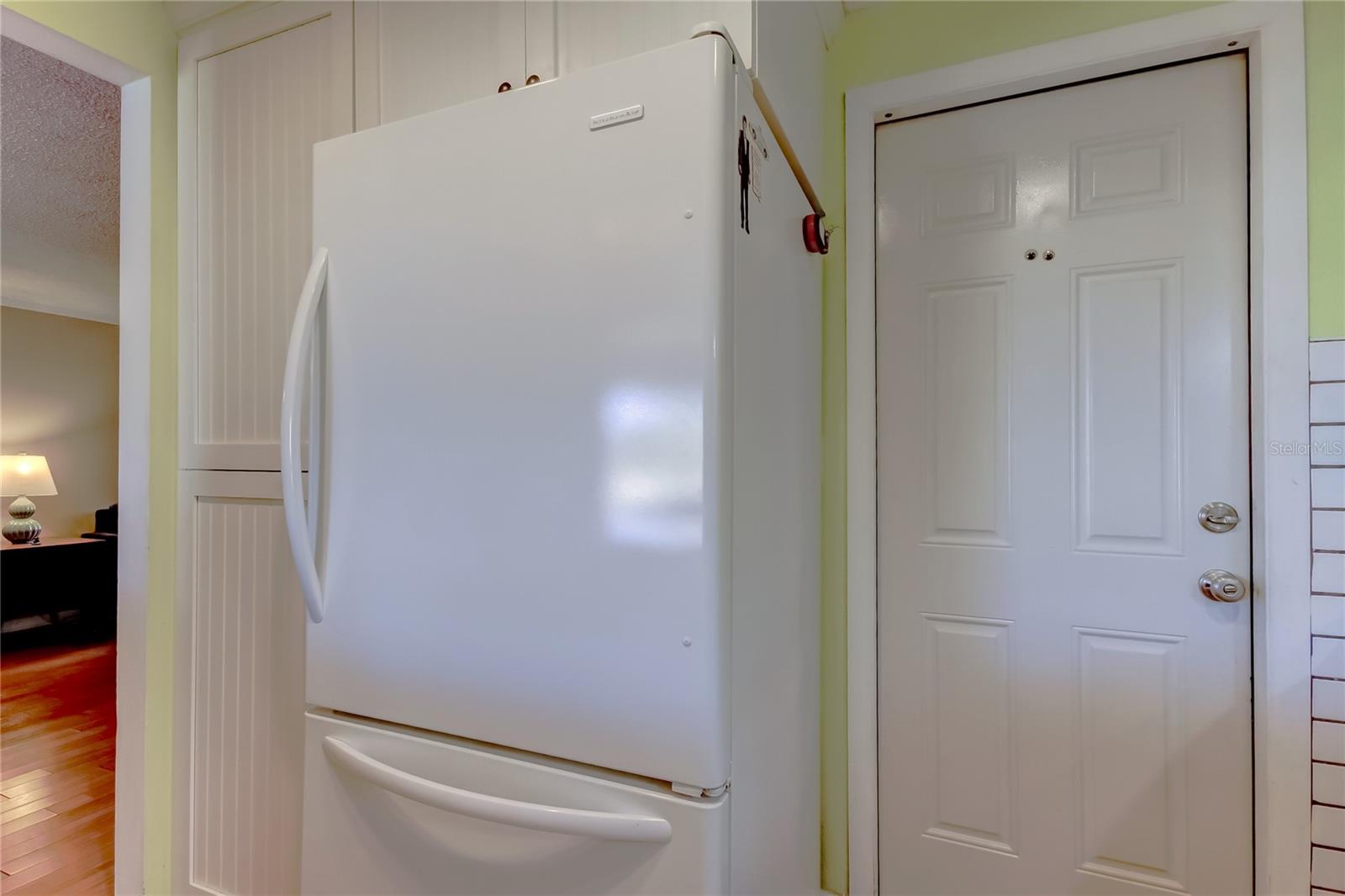 Kitchen to 1 car garage