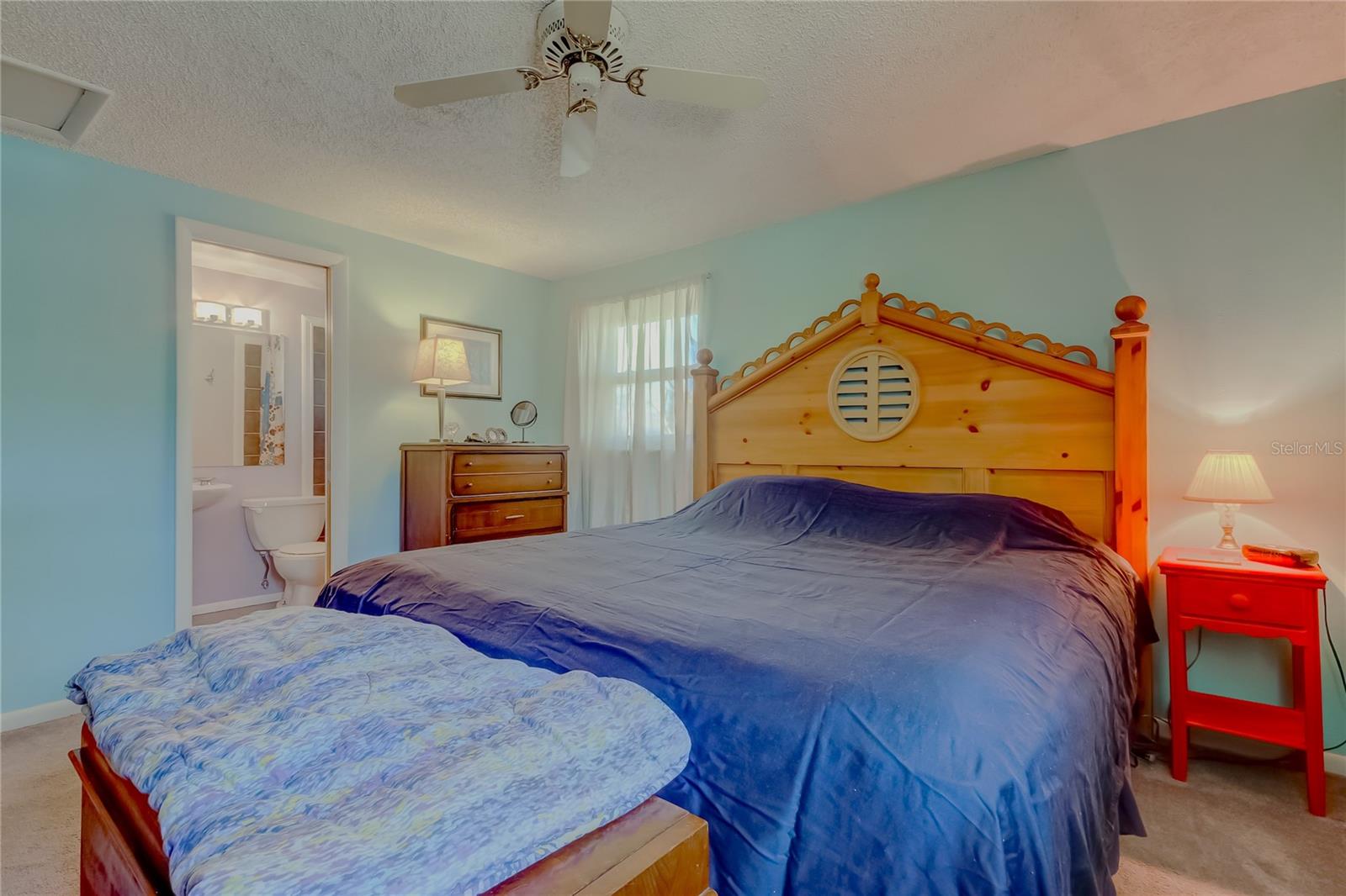 primary bed with ensuite