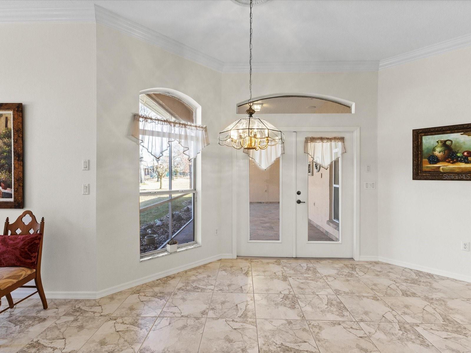 Double  door into the lanai