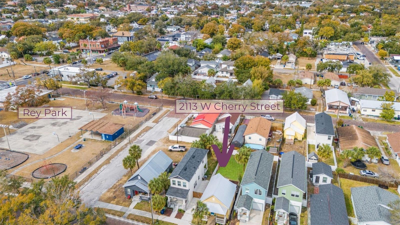 Close proximity to Rey Park