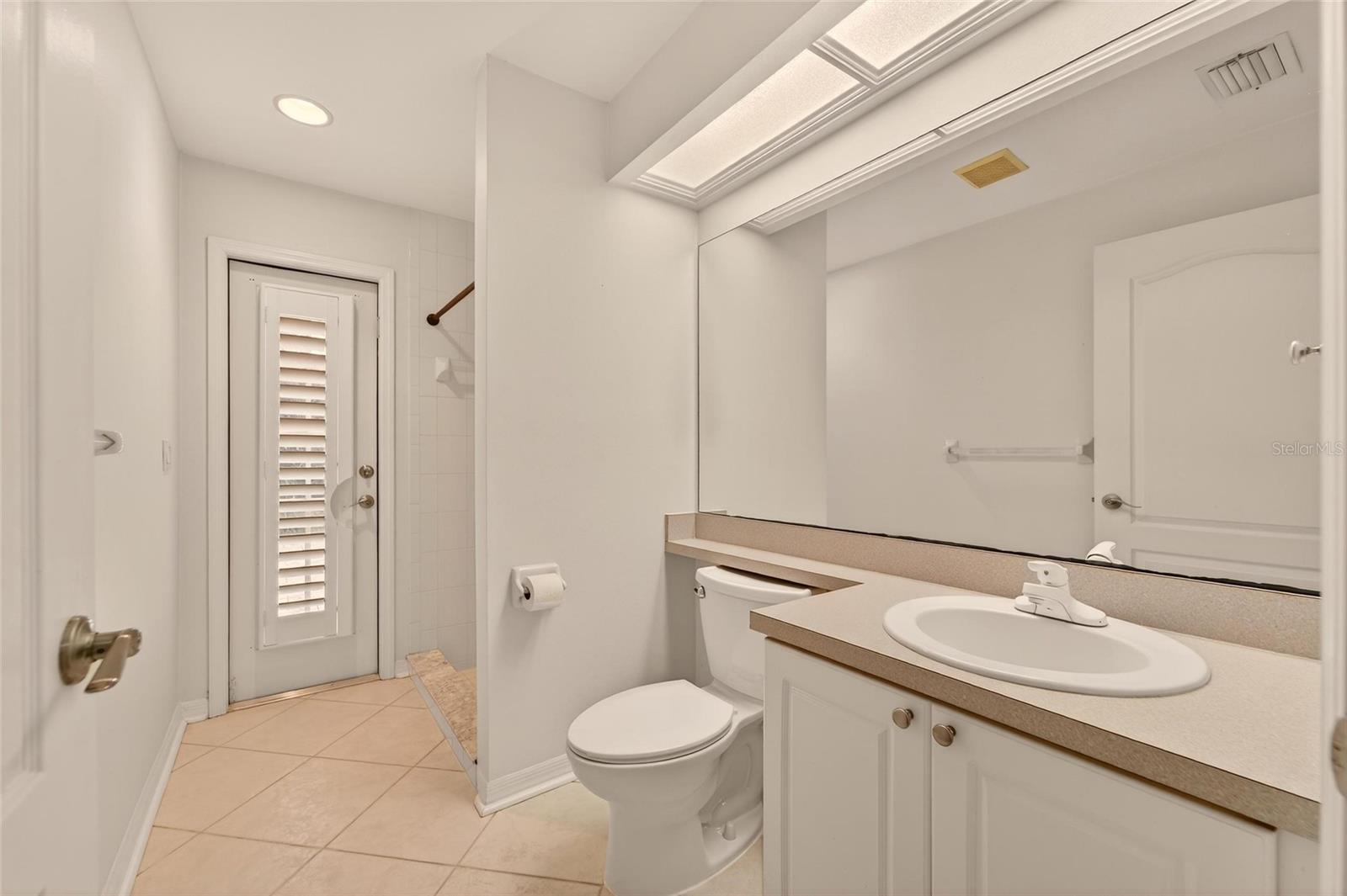 Full bath #3 (with access to Pool/Backyard)