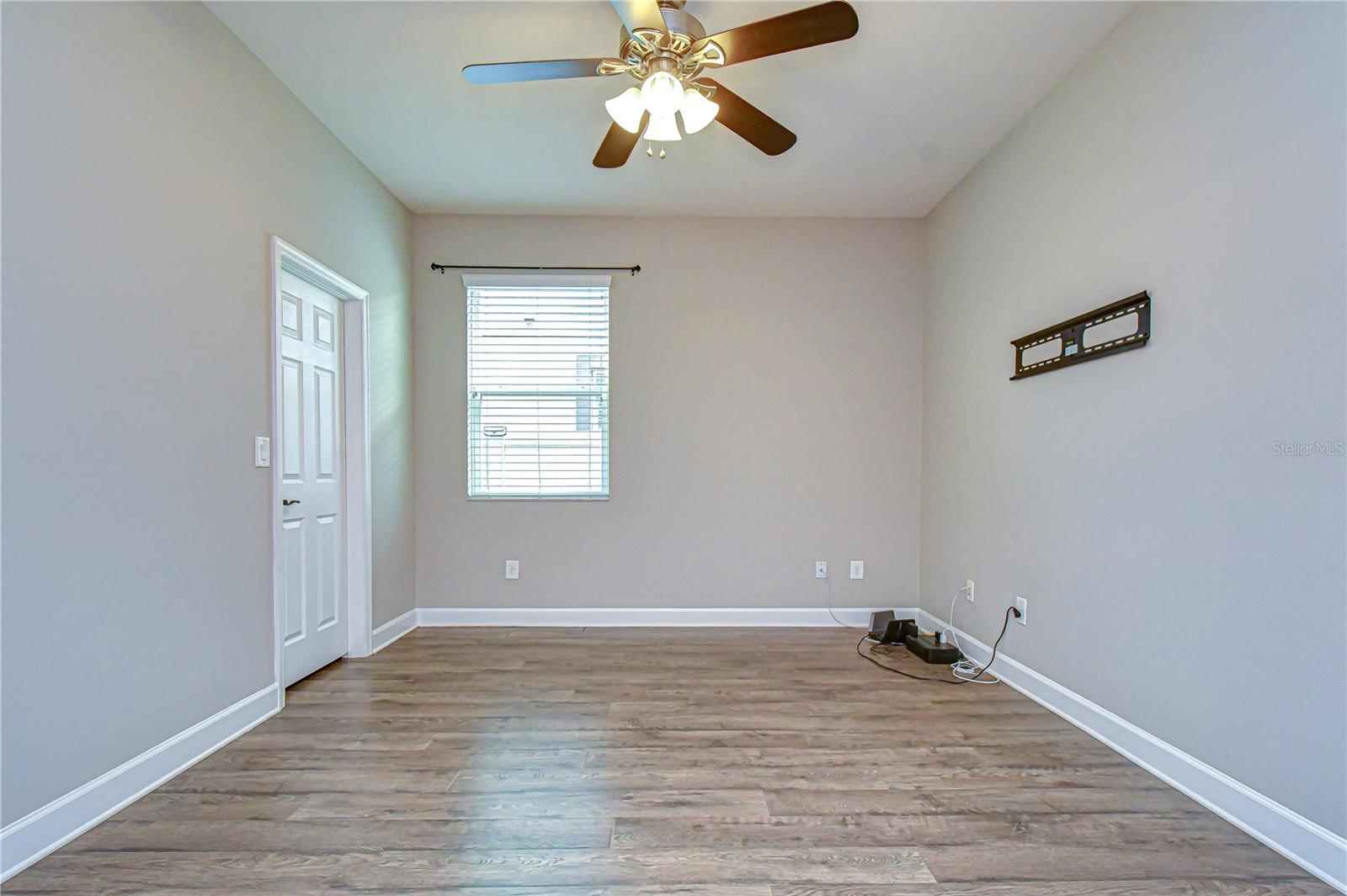 Walk-in closet in this bedroom!
