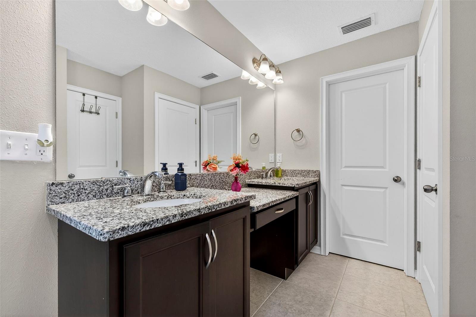 Primary En-Suite Bathroom