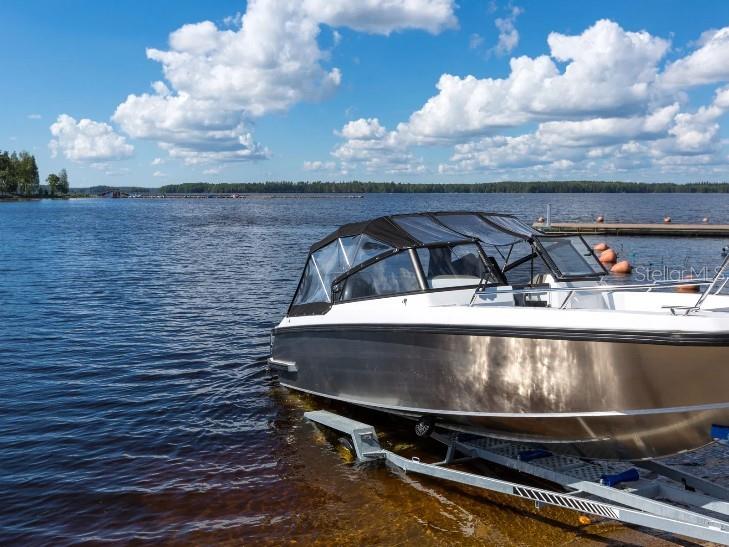 Spend an afternoon boating the Weeki Wachee Springs.