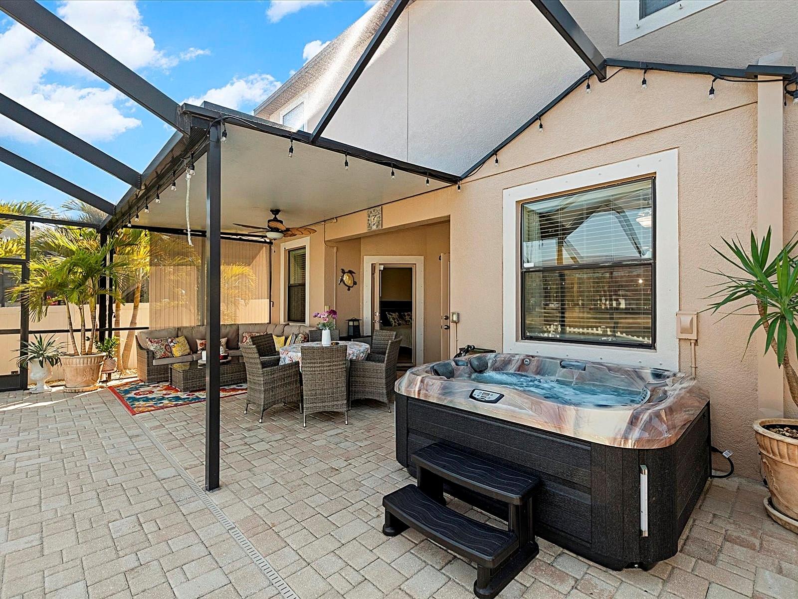 Covered Lanai and Jacuzzi