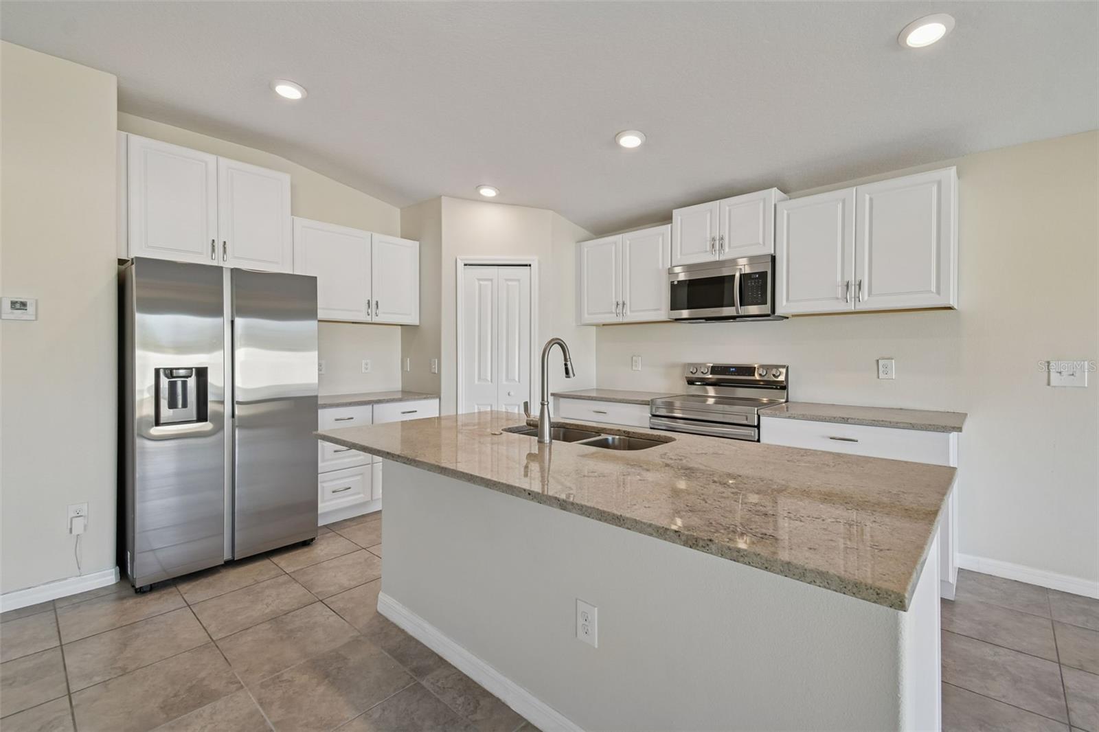 Updated Kitchen with new SS appliances!
