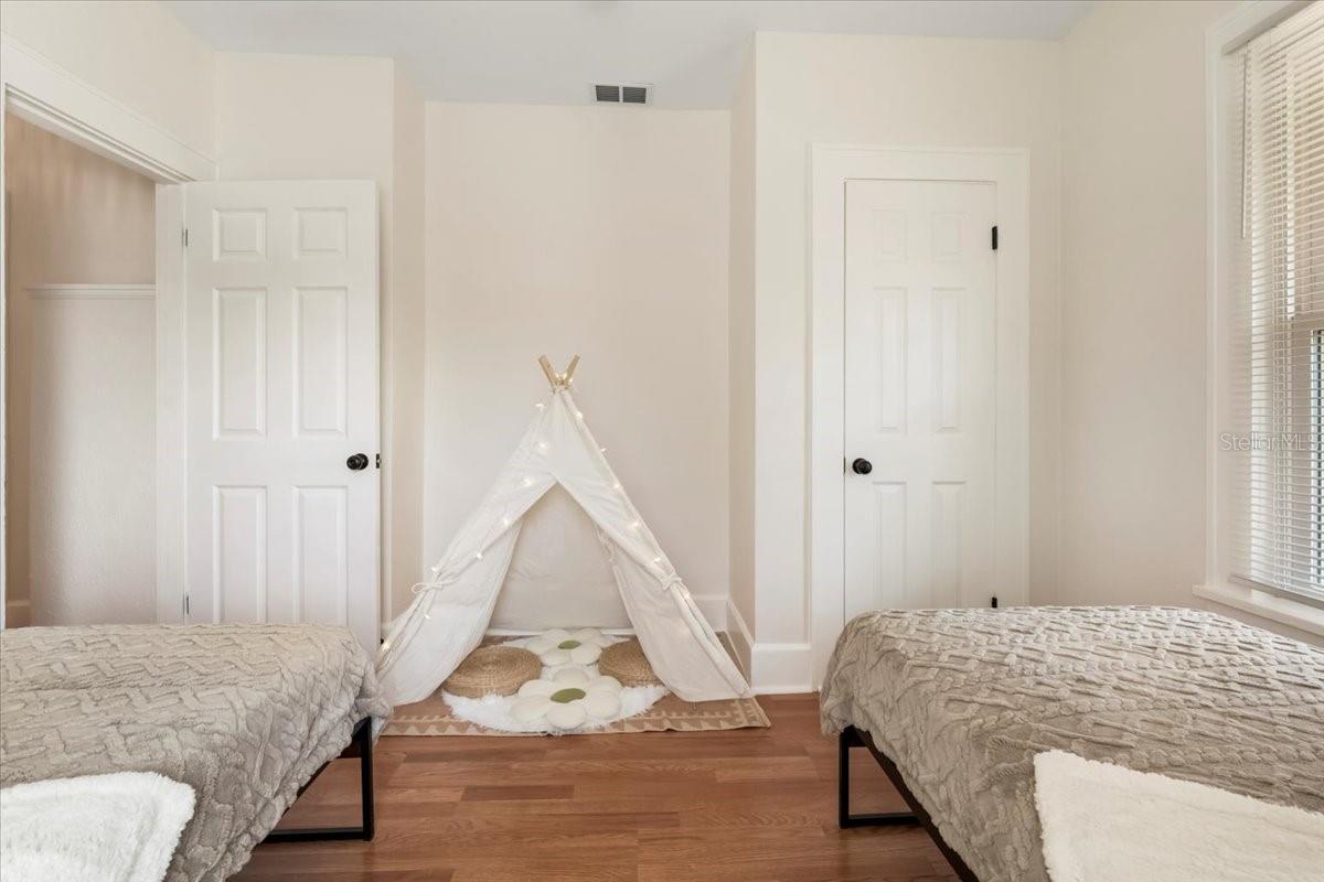 Great size 2nd bedroom