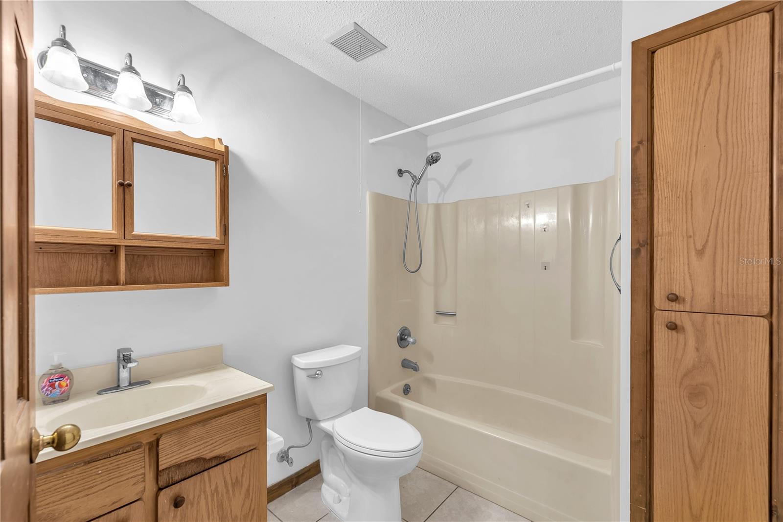 Both bedrooms share a full bathroom with a tub/shower combination.