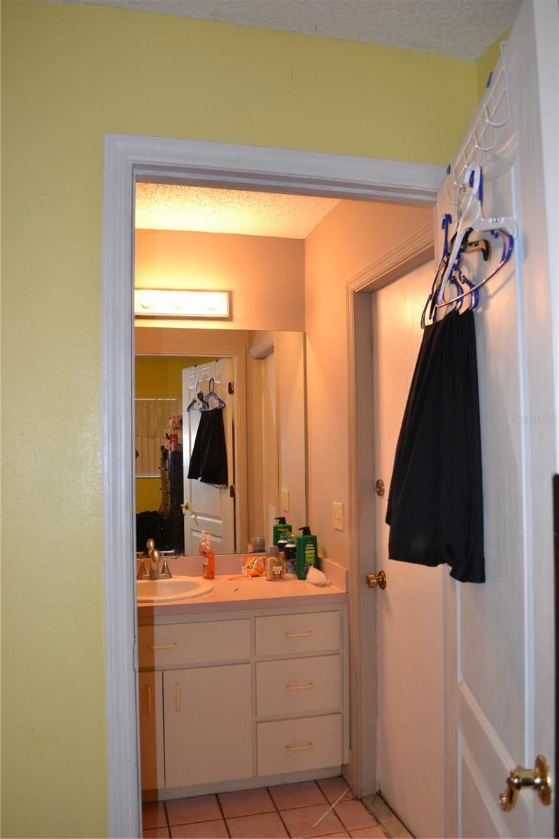Full bathroom in bedroom 4