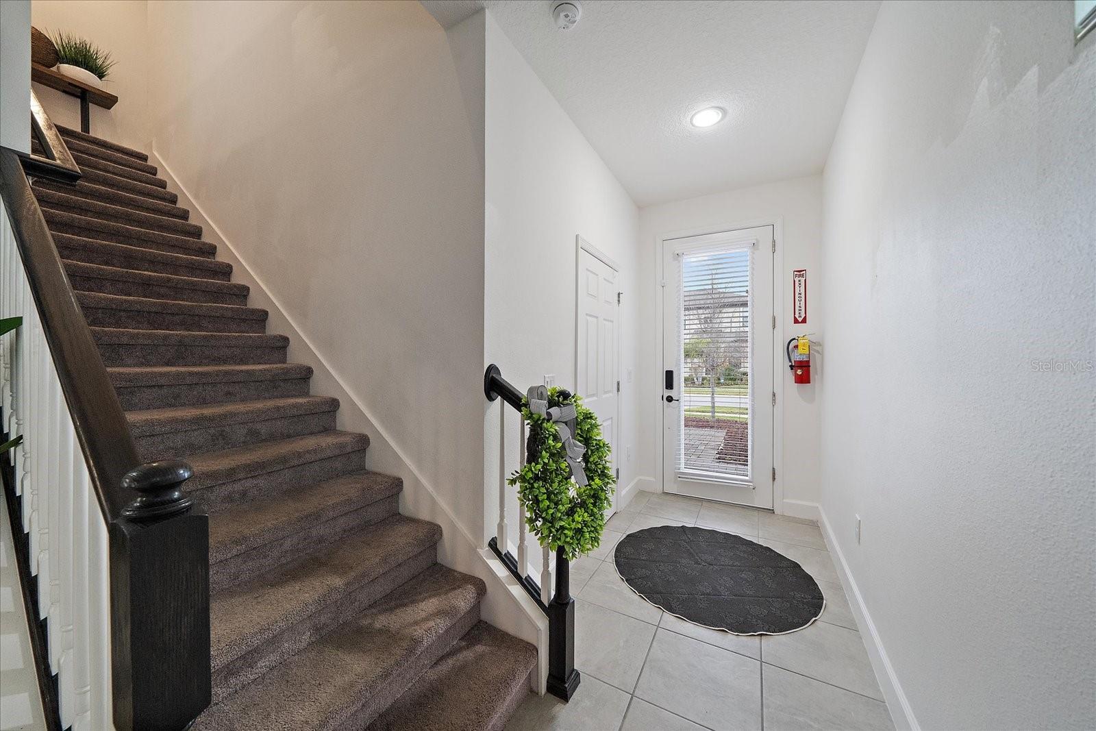 Entry with powder bath