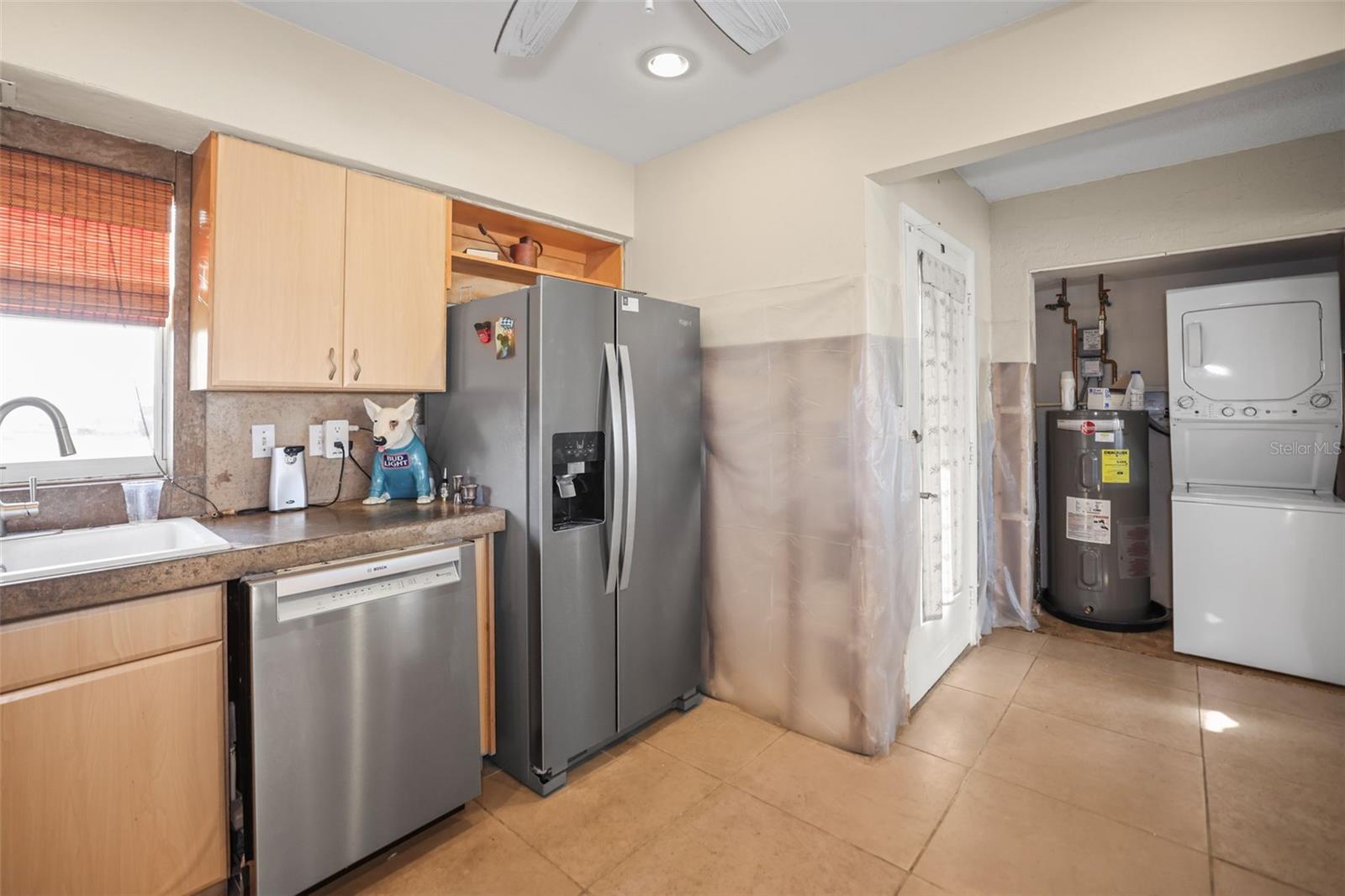 KITCHEN AND LAUNDRY AREA