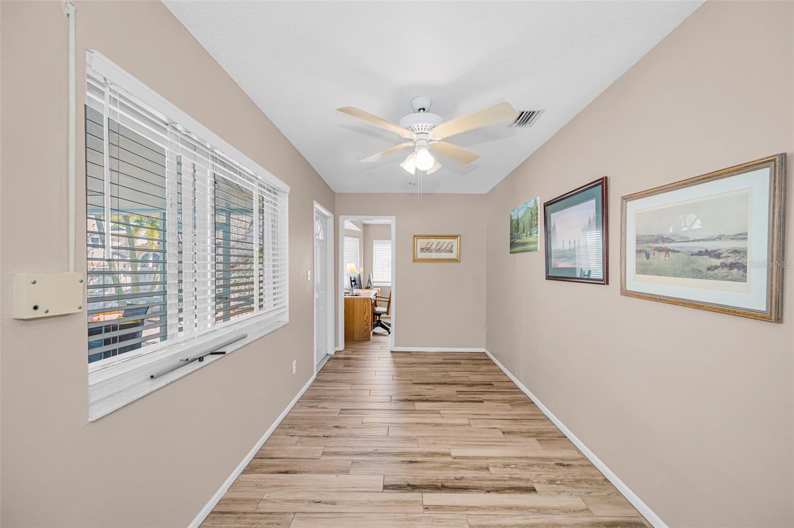 Casual Dining Overlooking Pool