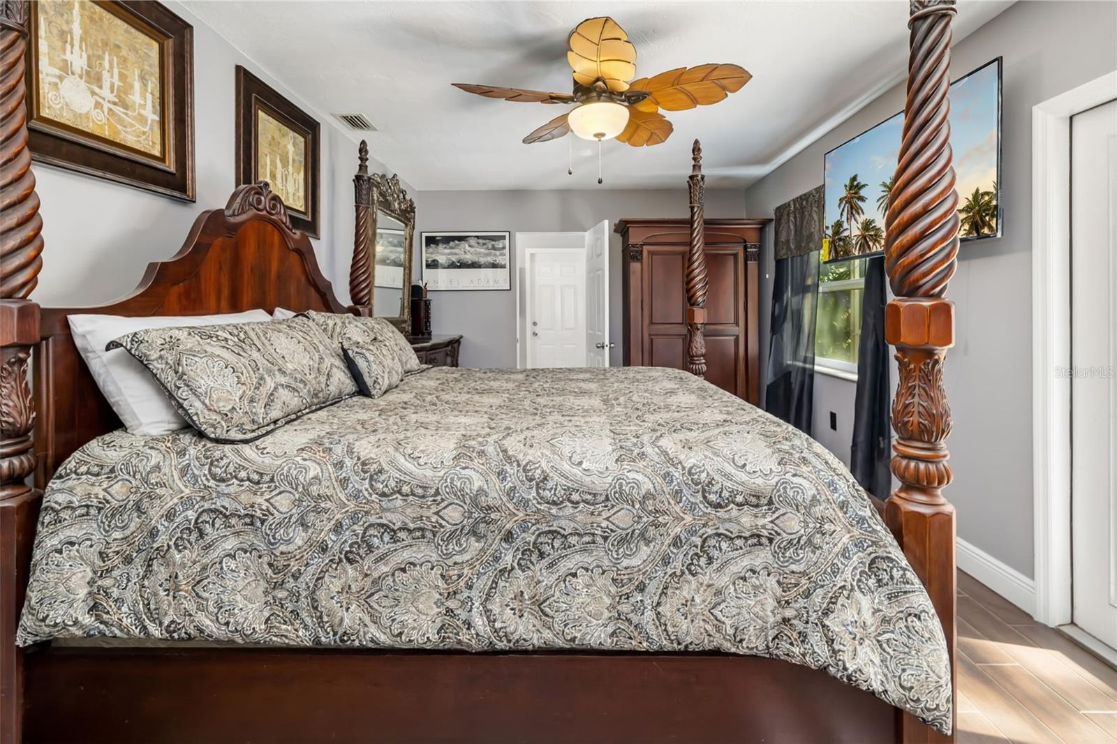 bedroom 3 -owners turned into master