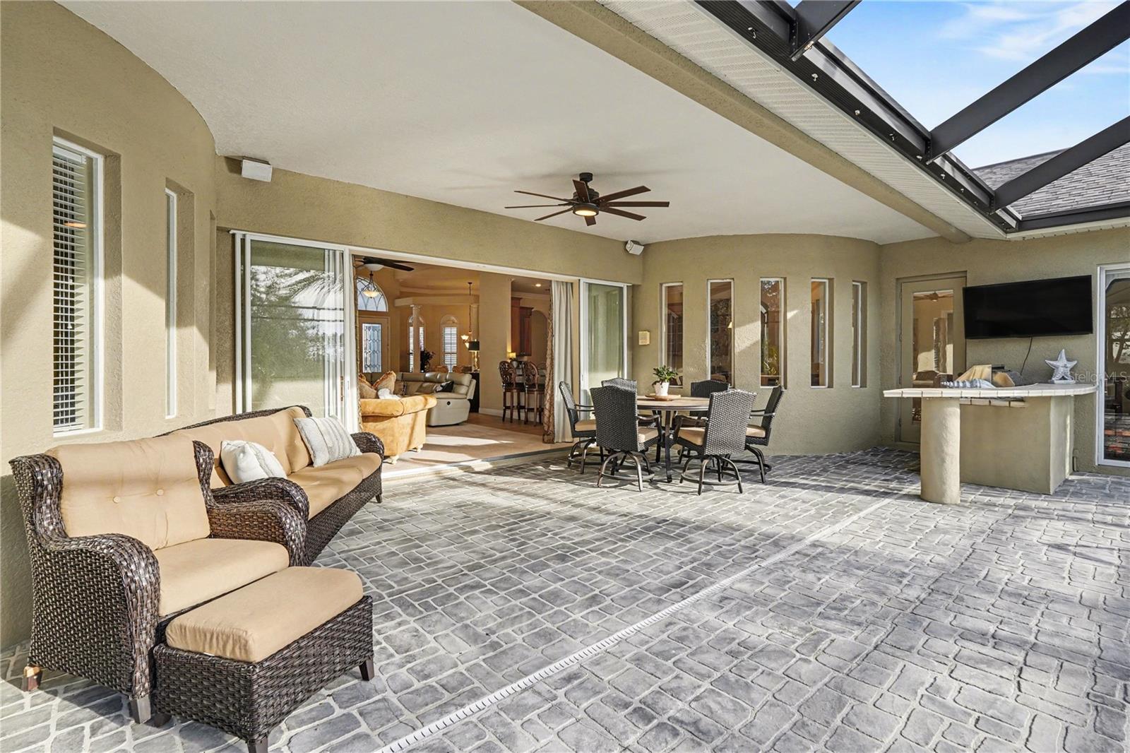 Plenty of covered lanai space to Rest Easy!