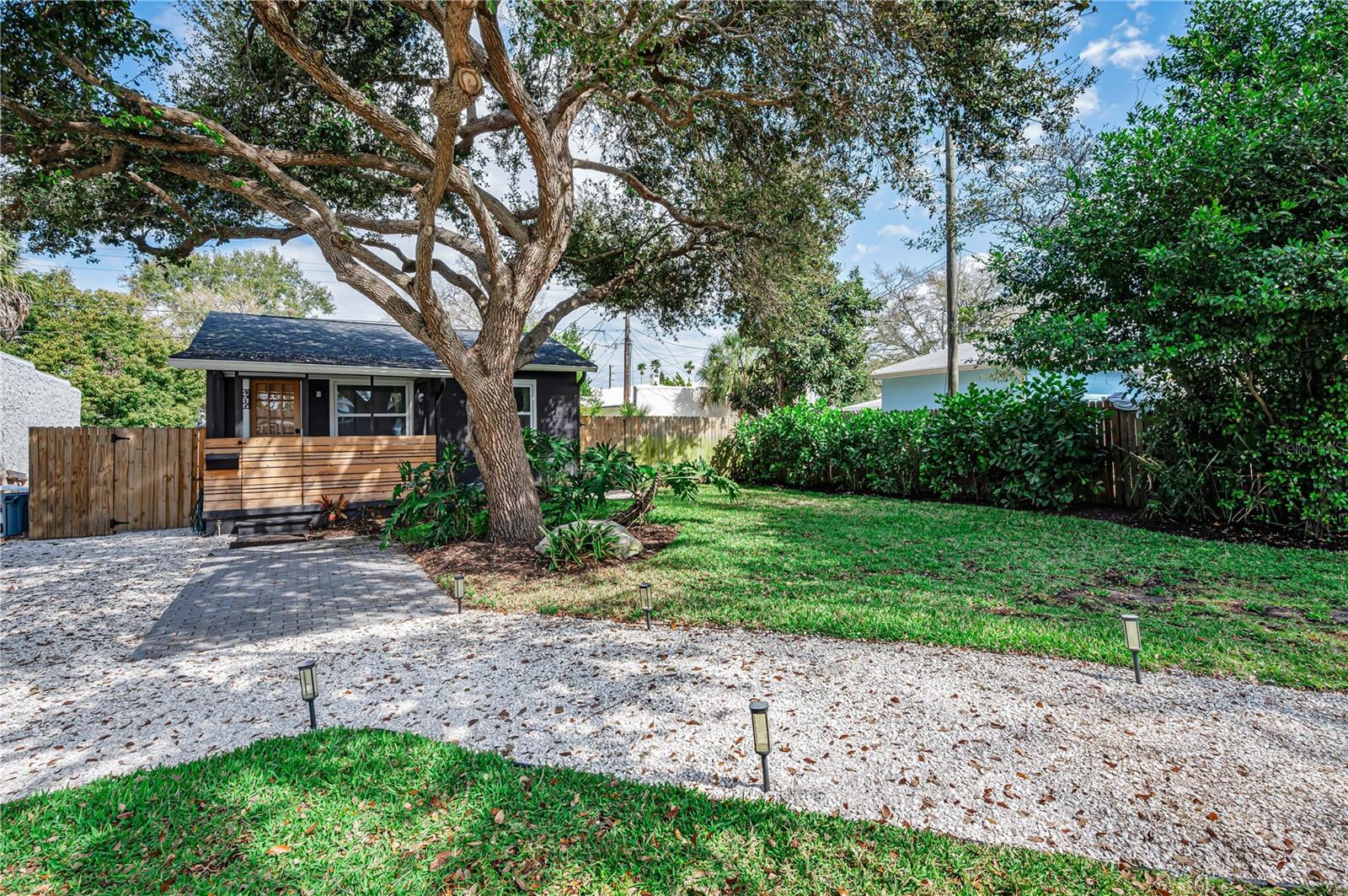 Welcome to 4917 Oxford Ave N