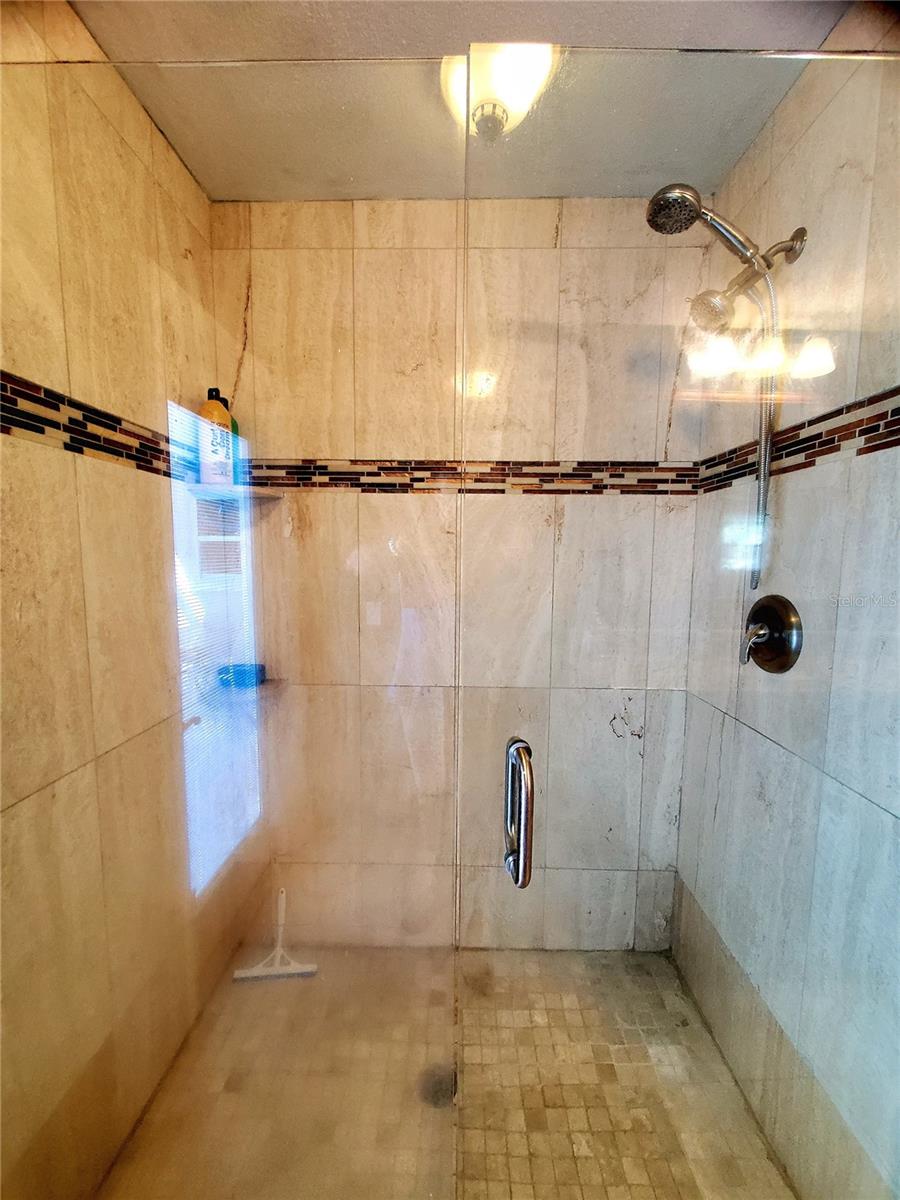 WALK-IN SHOWER