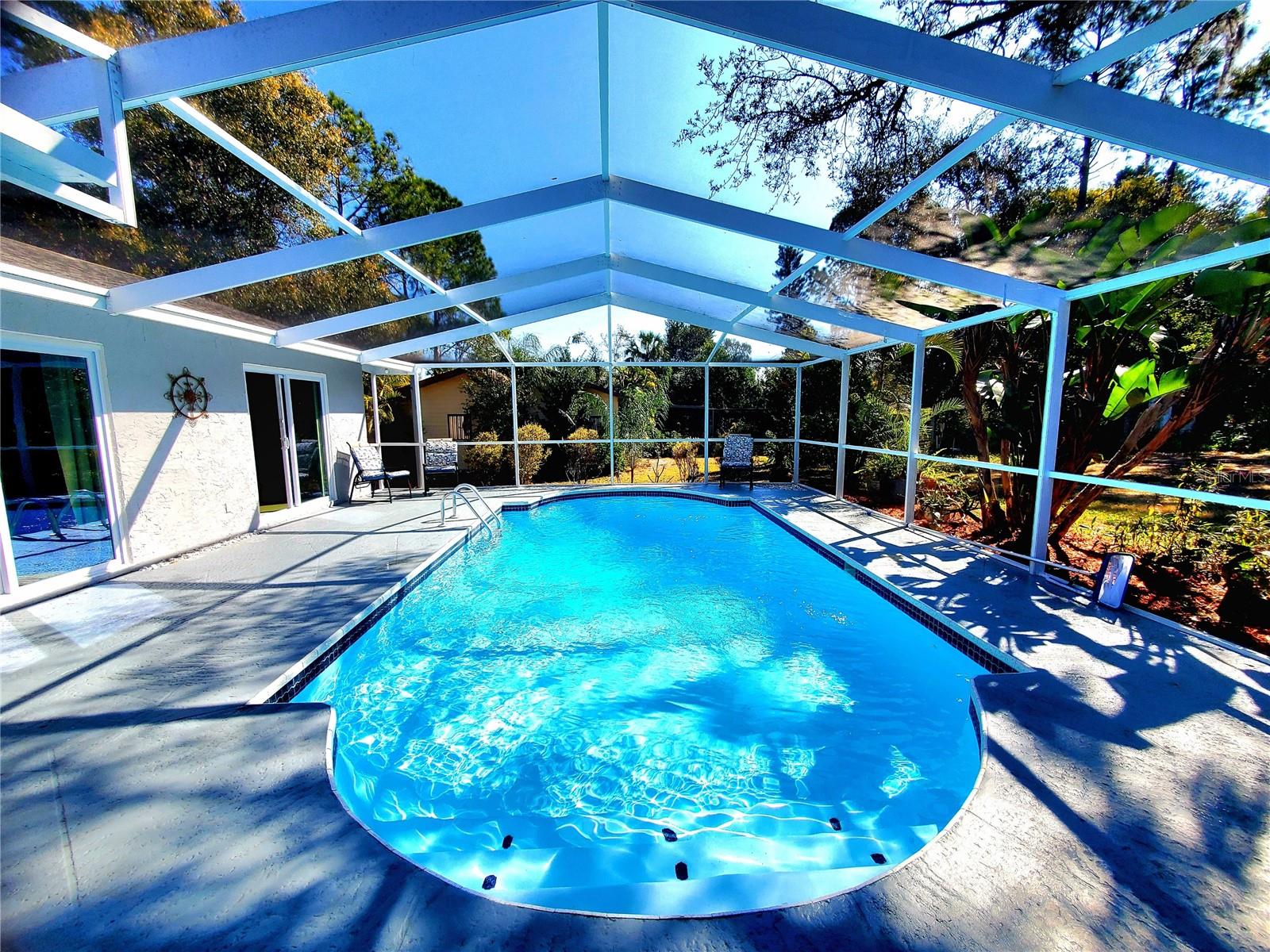 VAULTED SCREEN ENCLOSURE