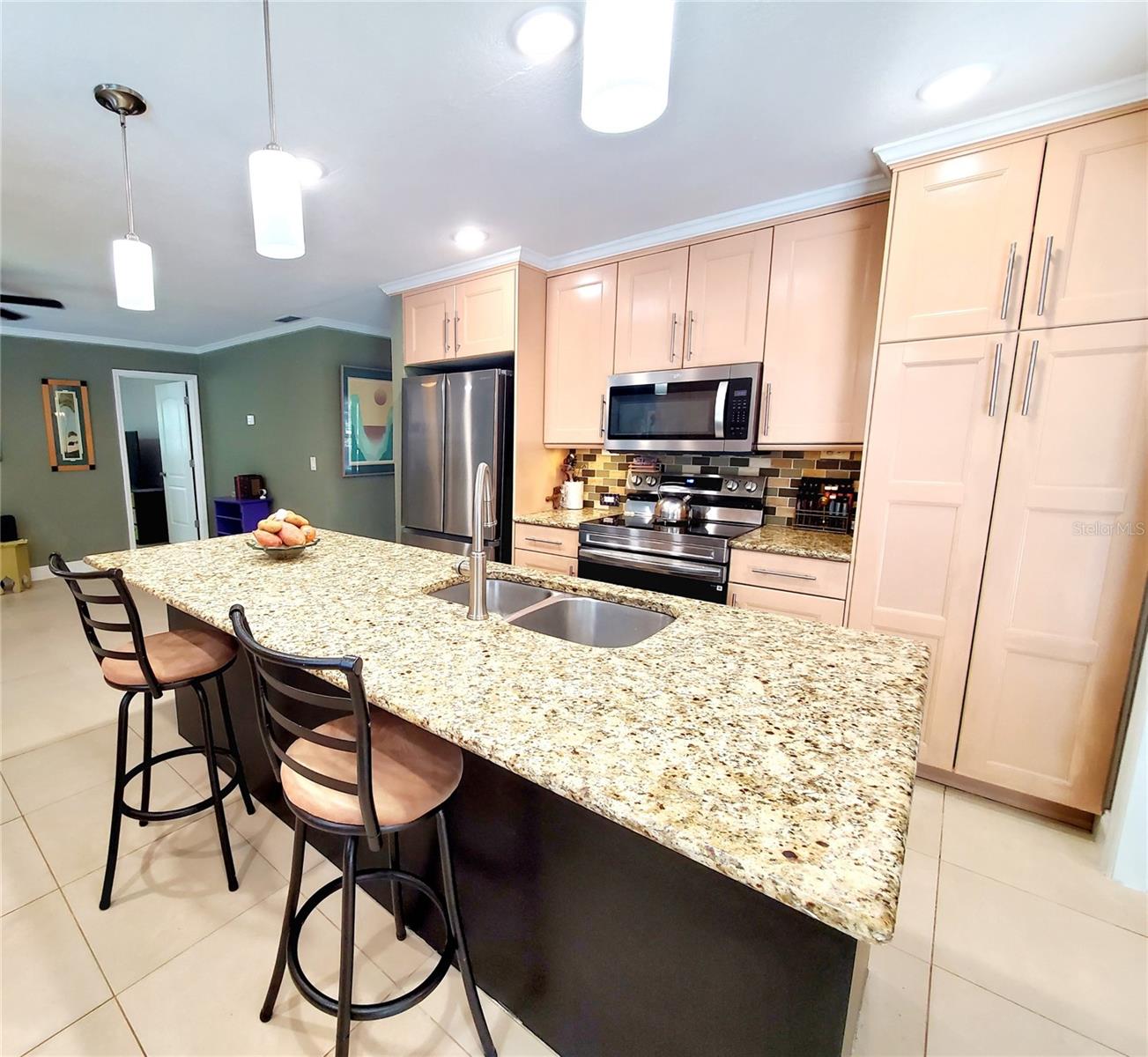 ISLAND BREAKFAST BAR