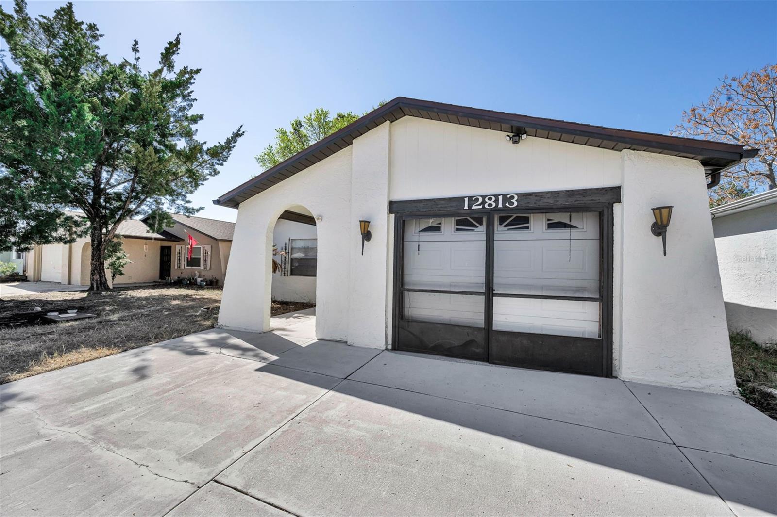 This 2 Bedroom/1 & 1/2 bath with oversized garage is perfect someone starting out, snowbird or downsizing.