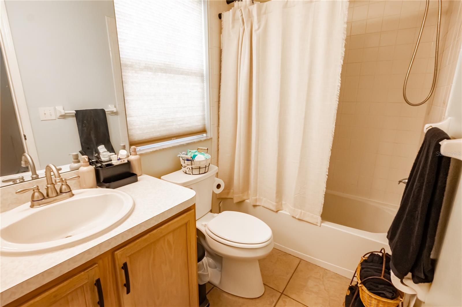 Hall bath - 2nd floor