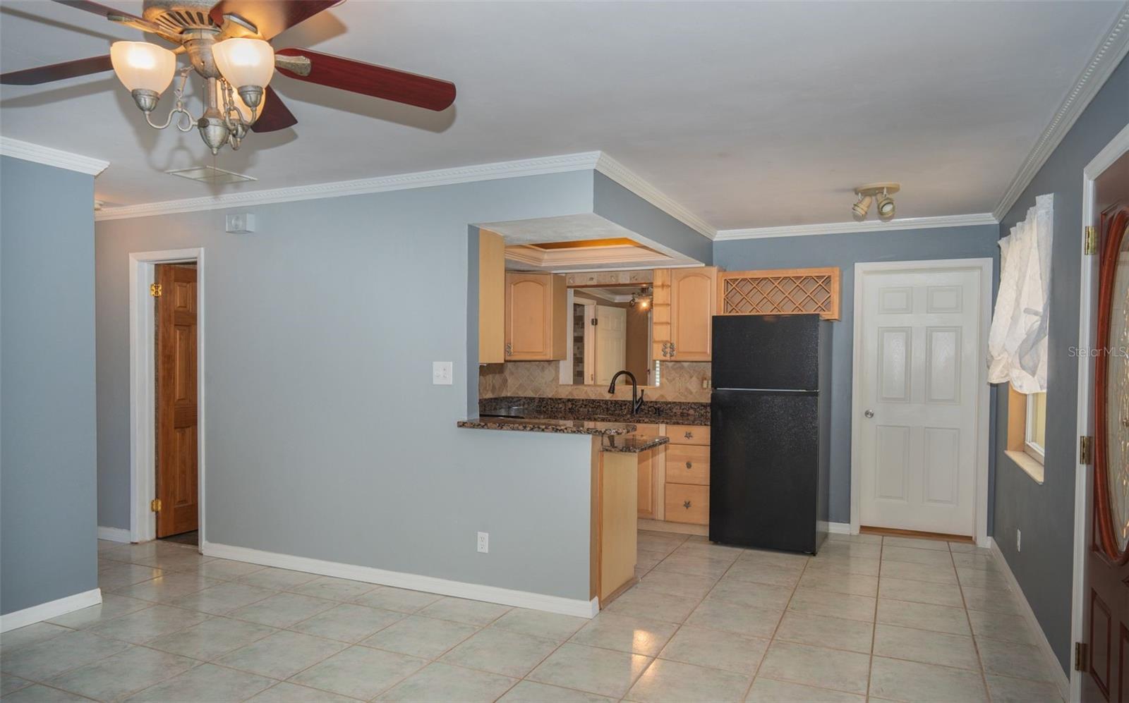 Living Room/Dining RoomApprox Dim: 13x15