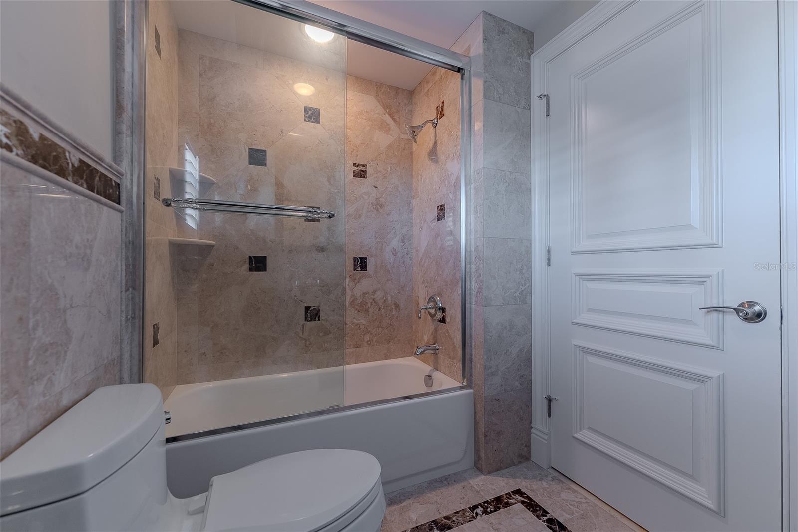 Well-appointed en-suite bath with refined finishes.