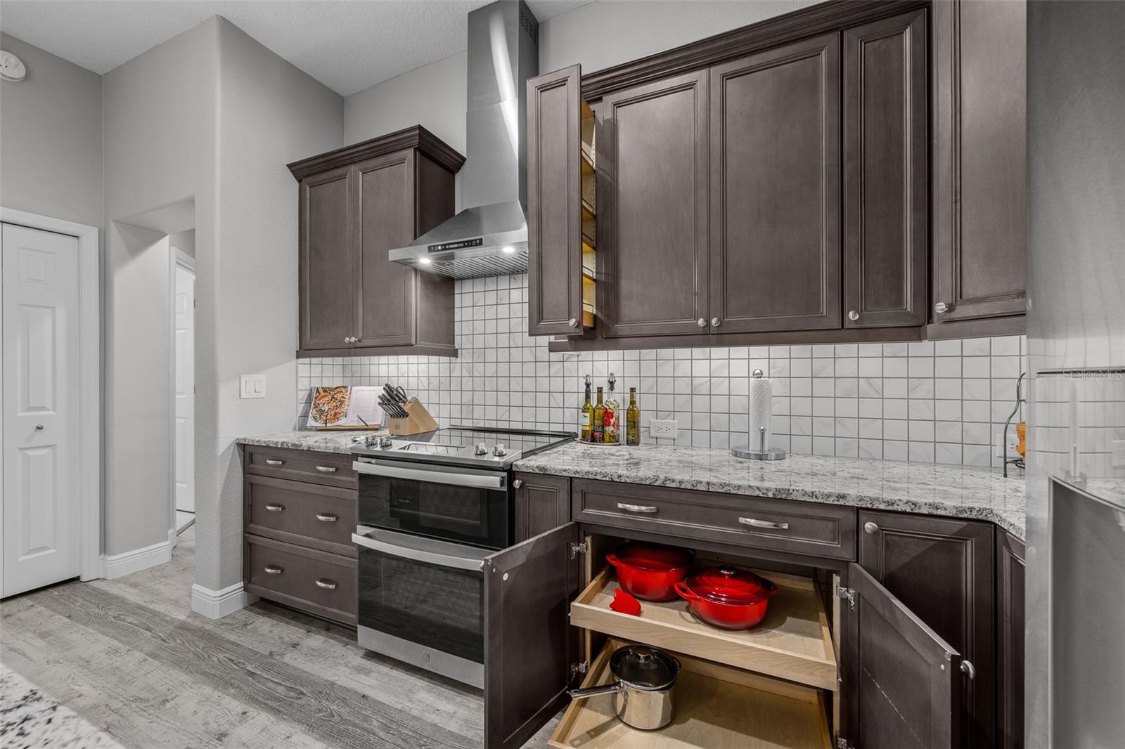 Dual pull out drawers