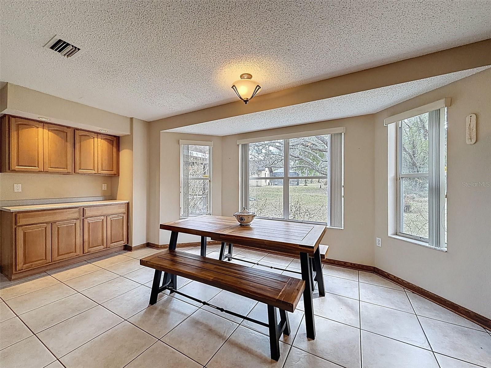 Huge eating area in Kitchen