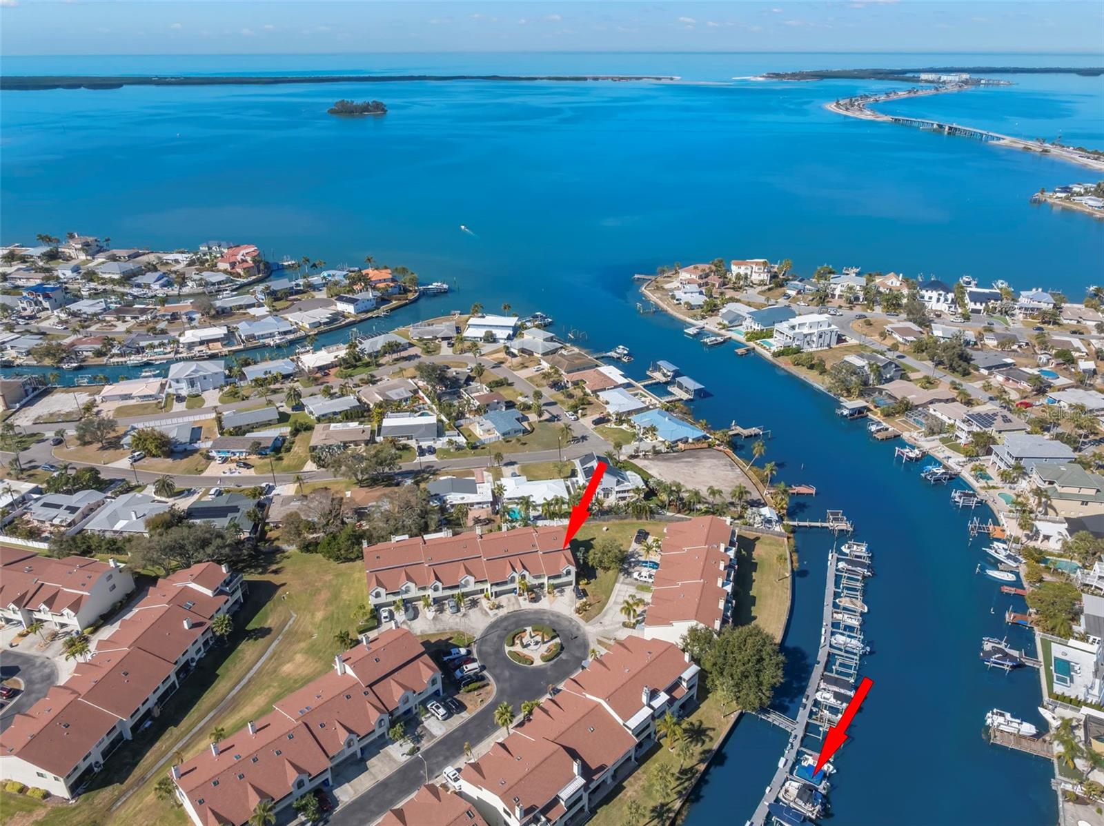 Minutes from Dunedin Causeway/Honeymoon Island AND Clearwater Beach on your own boat