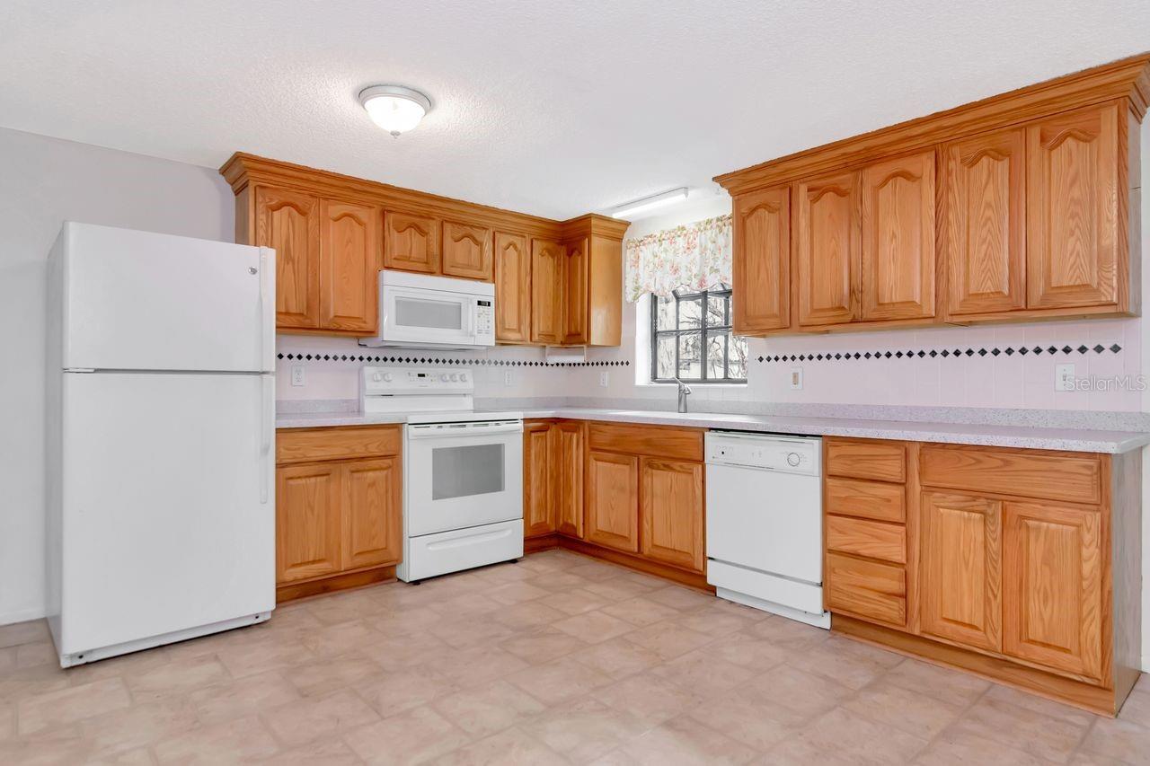 Spacious, well maintained Kitchen.