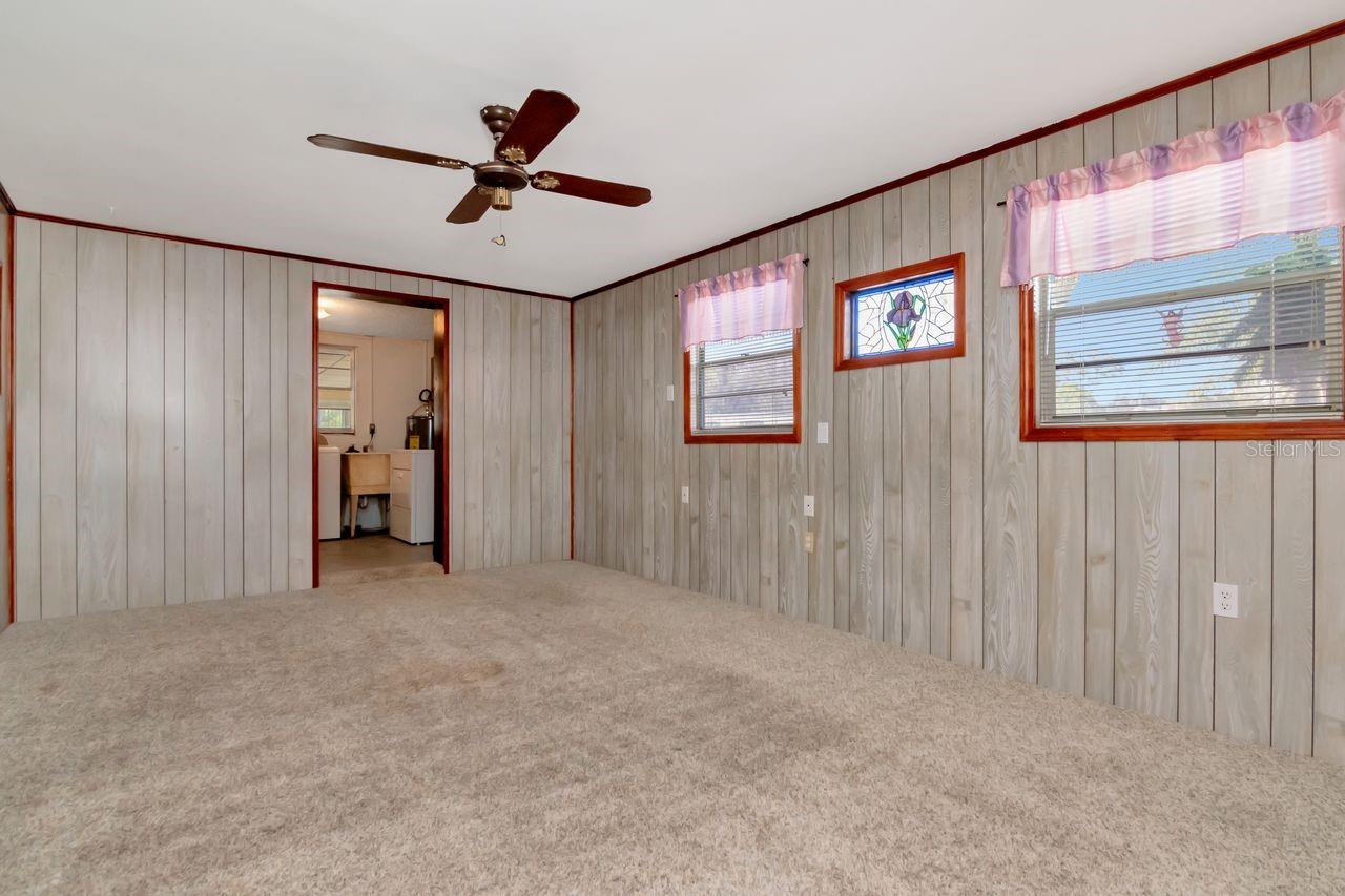 Bonus Room - leads to Laundryroom