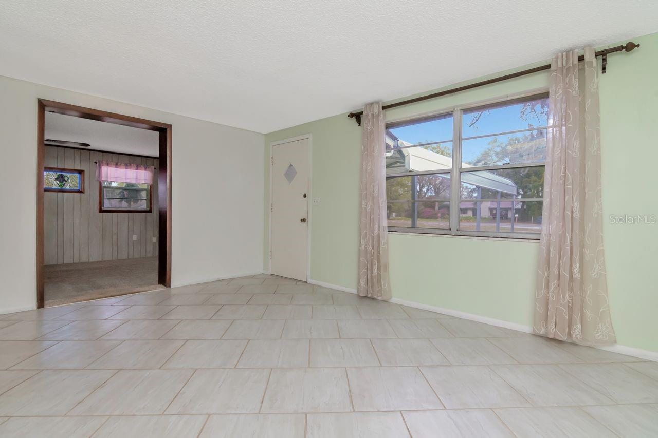 Livingroom with added bonus space