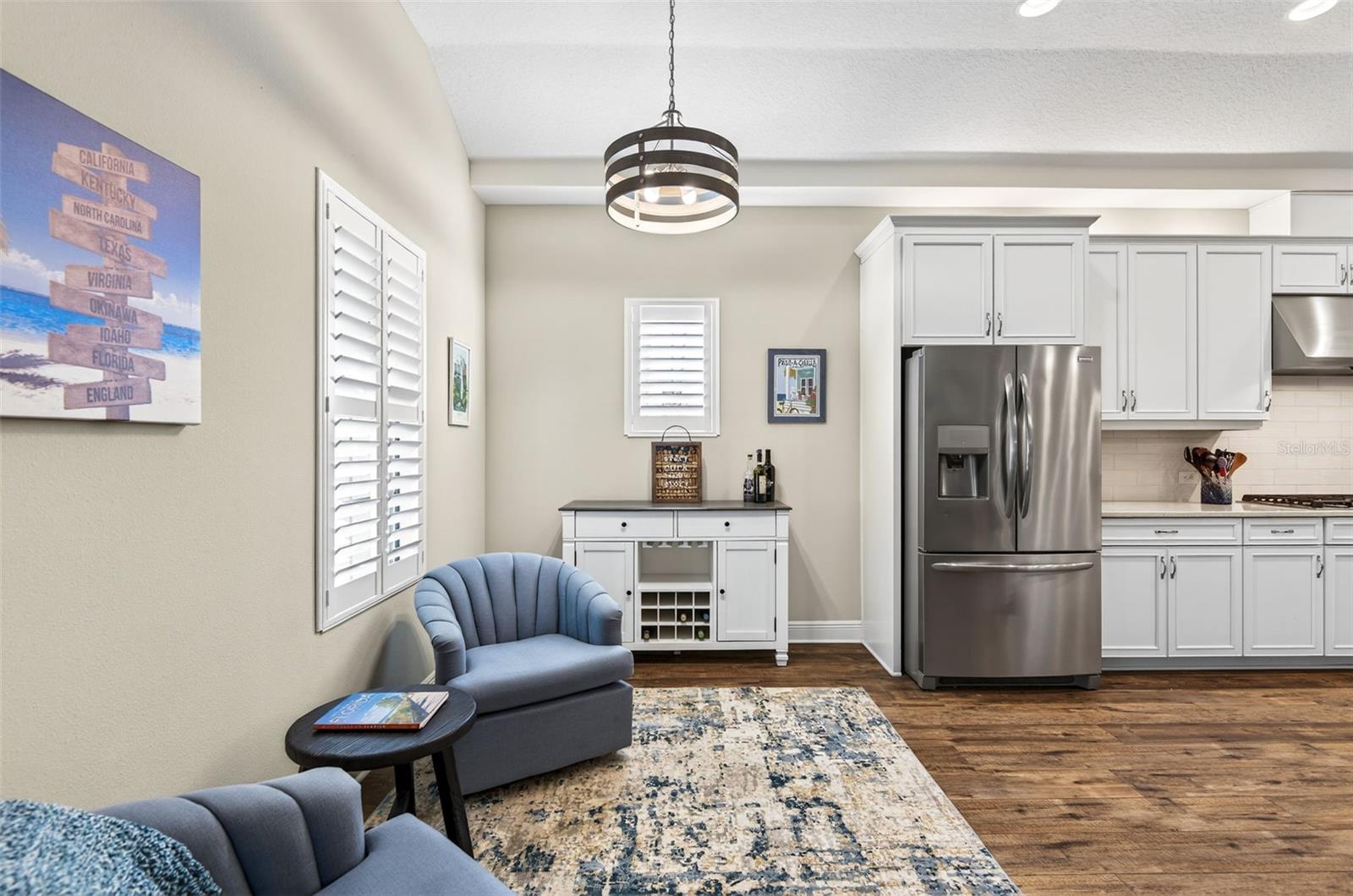 Dinette/lounging area off of kitchen