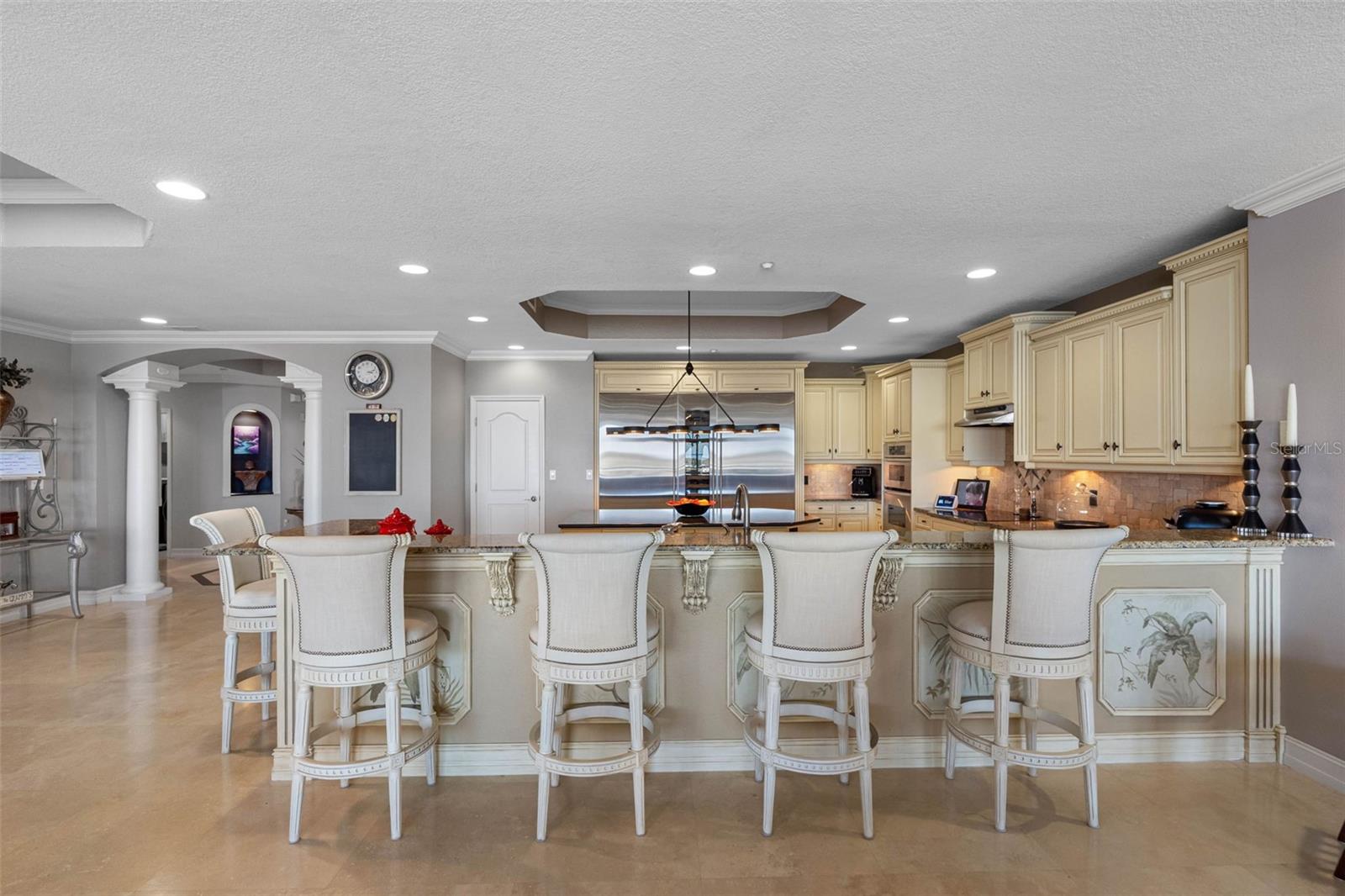 .. PERFECT KITCHEN FOR THE FAMILT TO ENJOY OR TO  ENTERTAINING FROM. CLOSET PANTRY TO LEFT IN KITCHEN ( 2 PANEL WHITE DOOR ).