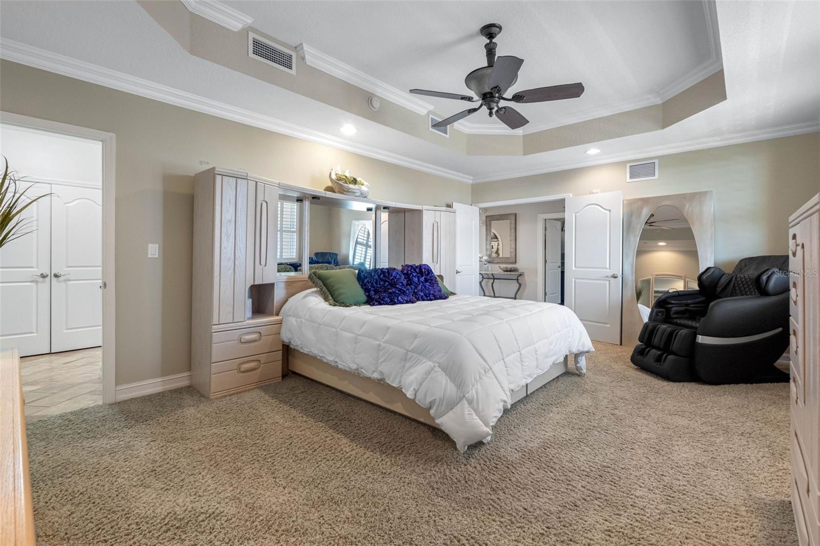 .. Bedroom # 3  En-Suite W/ Full Bath. 21' x 14'5 "... 10' Tray Ceilings. Carpets For Young Grand Children.