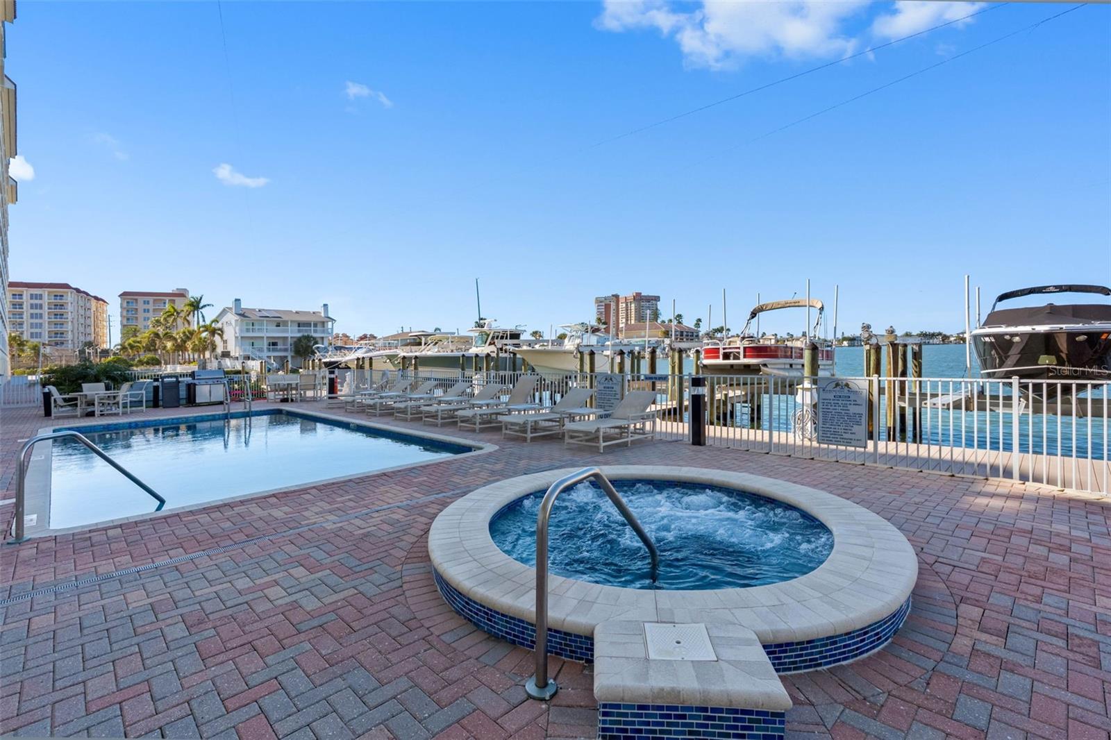 .. Las Flores Building has it's on Heated Pool & Spa. There is also another Pool & Hot tub by the Clubhouse. 30 Or 40 Foot Boat Slips For Sale Or Lease.