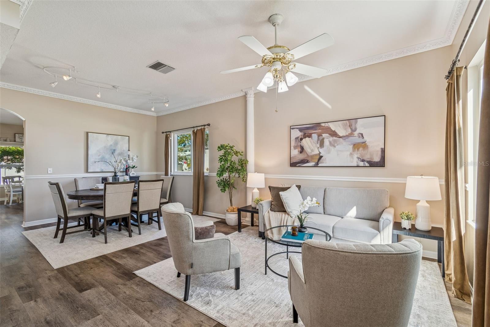 Open connecting floor plan makes entertaining easy