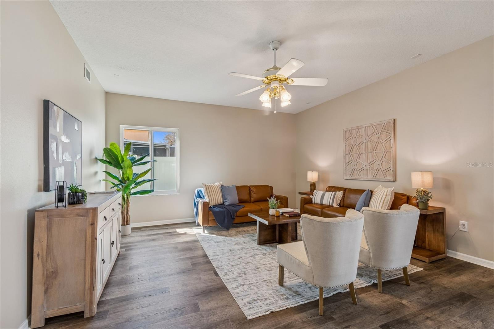 Living room perfect for hanging out