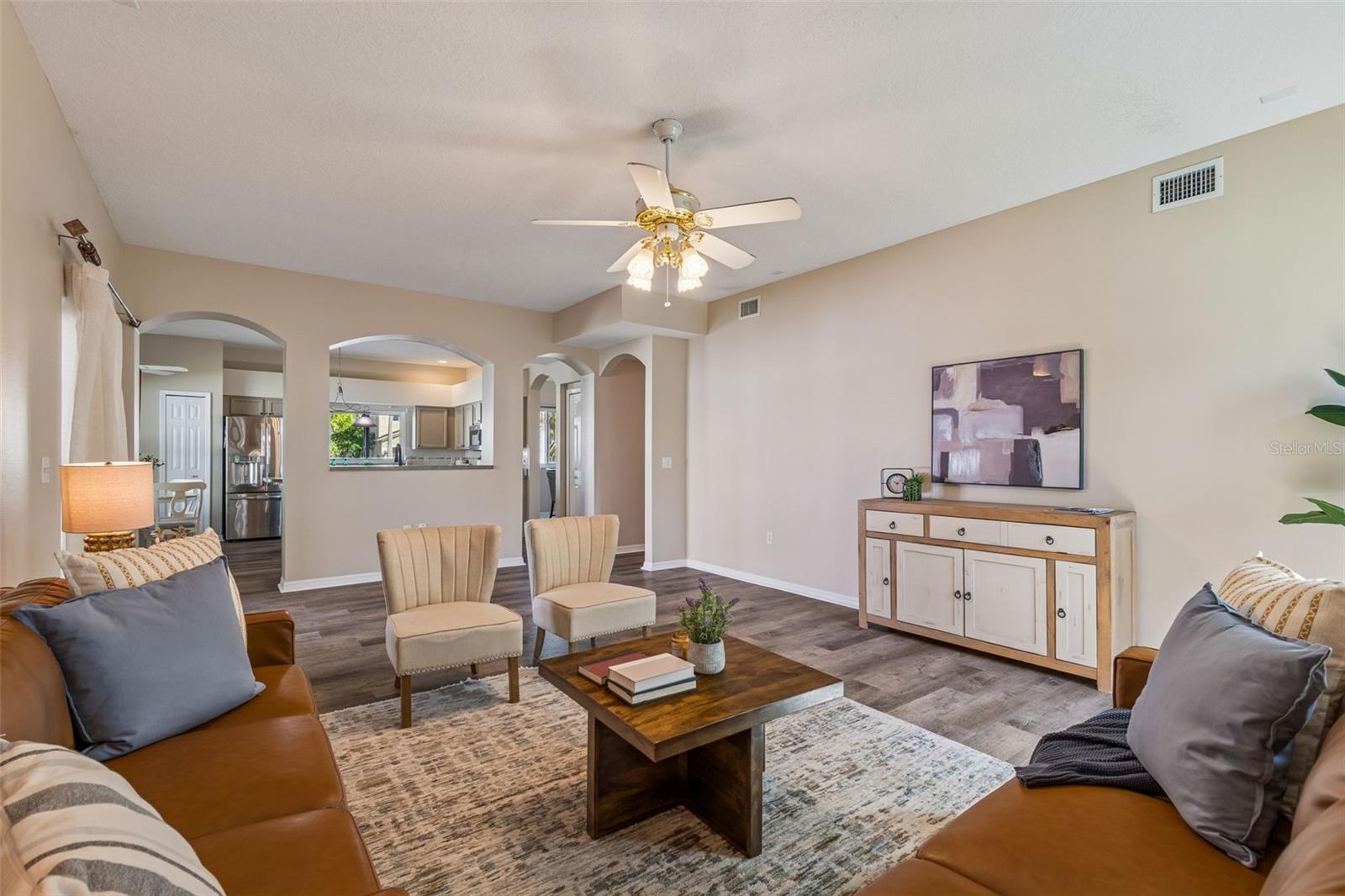 Living room connection to the kitchen