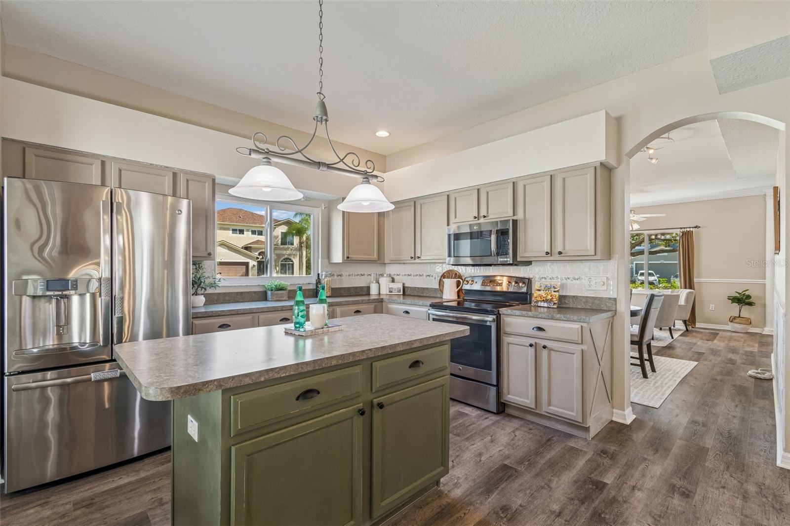 Kitchen connection to the dining area